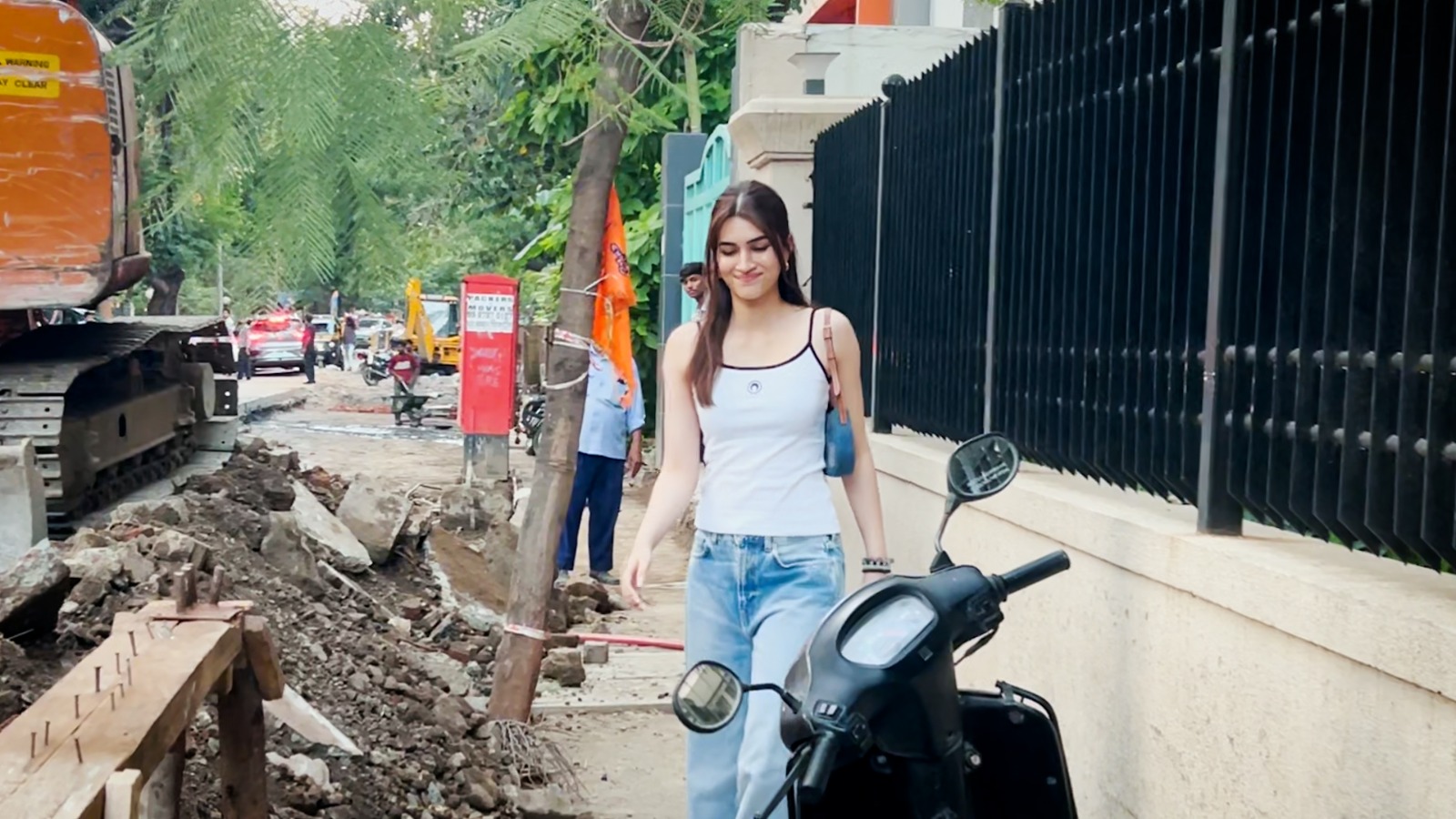 Kriti Sanon Spotted At Maddock Office