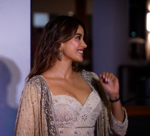 Janhvi Kapoor At the Red Carpet Screening of Umrao Jaan Re-Release