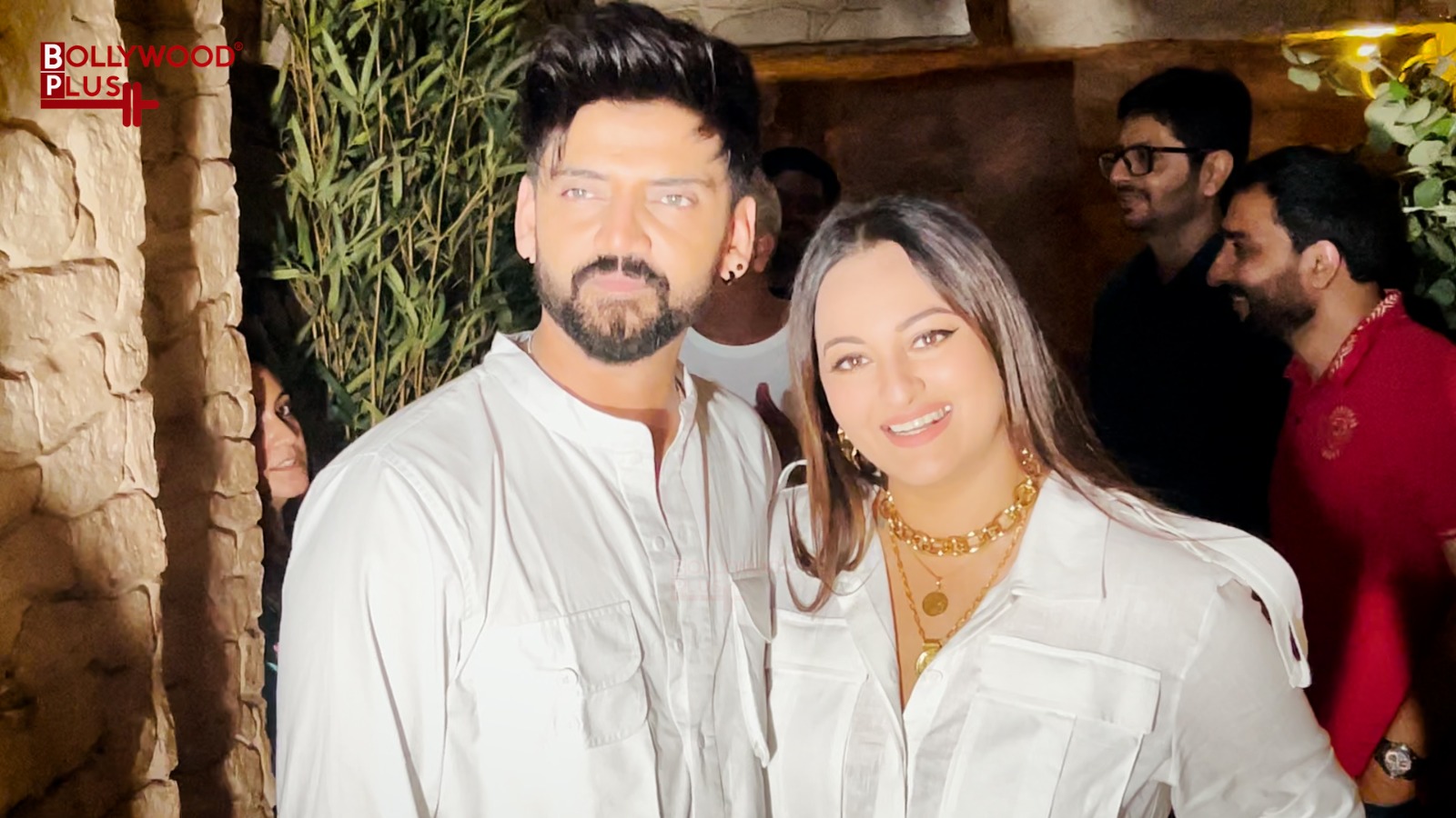 Sonakshi Sinha & Zaheer Iqbal Spotted At Bandra