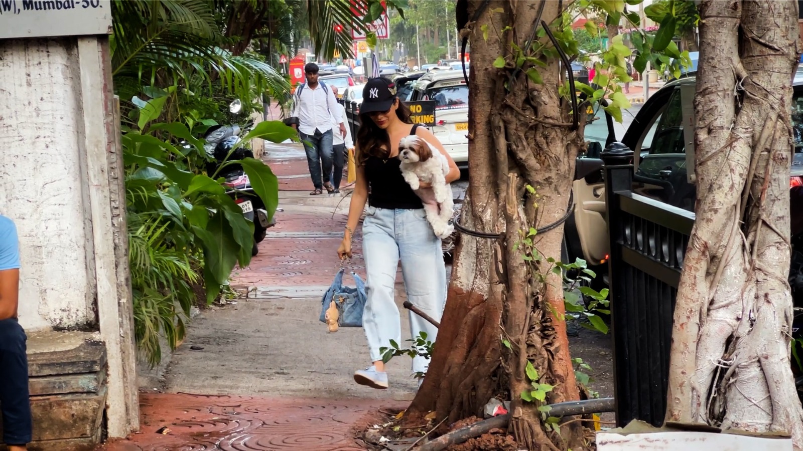 Sophie Choudry Spotted At Bandra